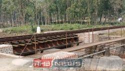 হিলি সীমান্তে বিএসএফের বাঁধায় রেল..