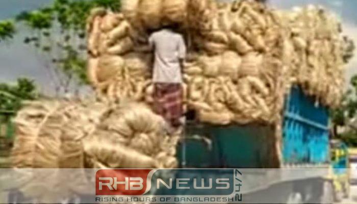 নওগাঁর আত্রাইয়ে ন্যায্য মূল্য পেয়ে..