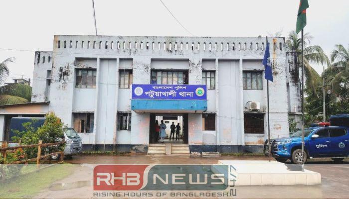 পটুয়াখালীতে দুই পক্ষের সংঘর্ষ, পুলিশের..