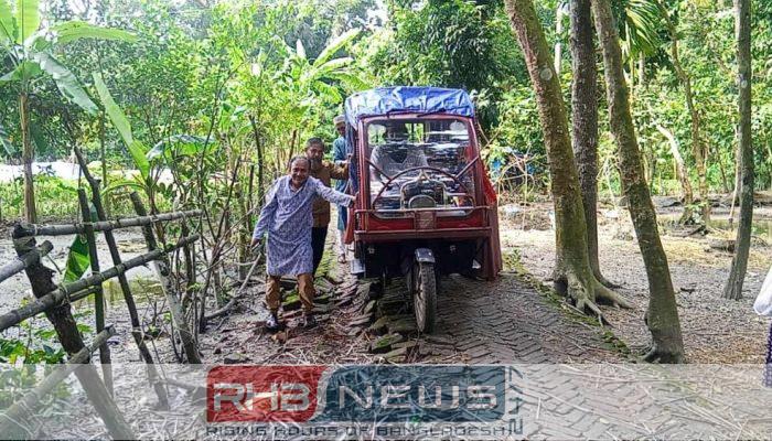 দুমকিতে এলজিইডি সড়কের বেহাল দশা..