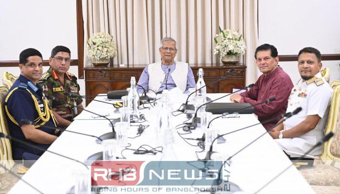 প্রধান উপদেষ্টার সঙ্গে তিন বাহিনীর..