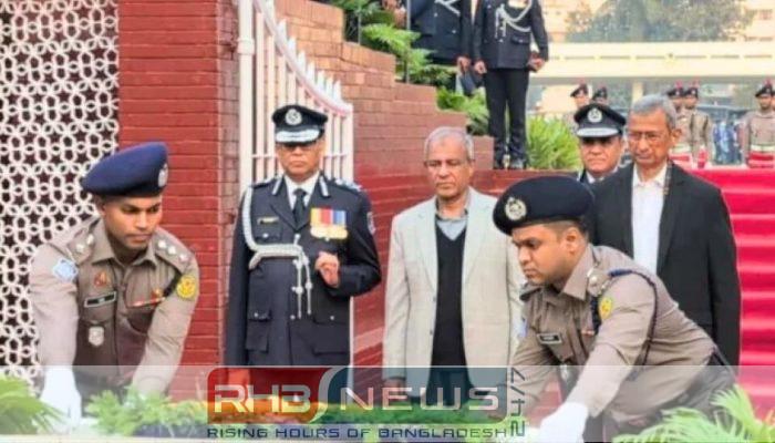 রাজারবাগ পুলিশ স্মৃতিস্তম্ভে স্বরাষ্ট্র উপদেষ্টা-আইজিপির..