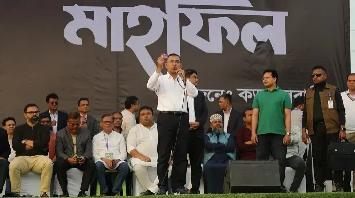 ক্ষমতার জন্য নয়, মানুষের কল্যাণে..