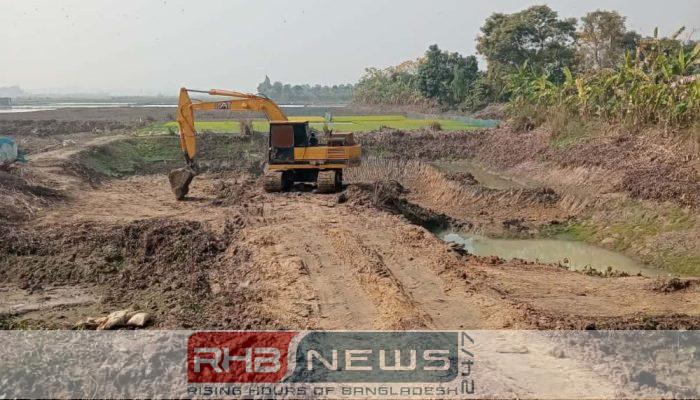আত্রাইয়ে ভেকু (এক্সকাভেটর) দিয়ে ফসলি..