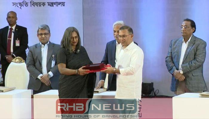 একুশে পদক প্রদান করলেন প্রধানমন্ত্রী