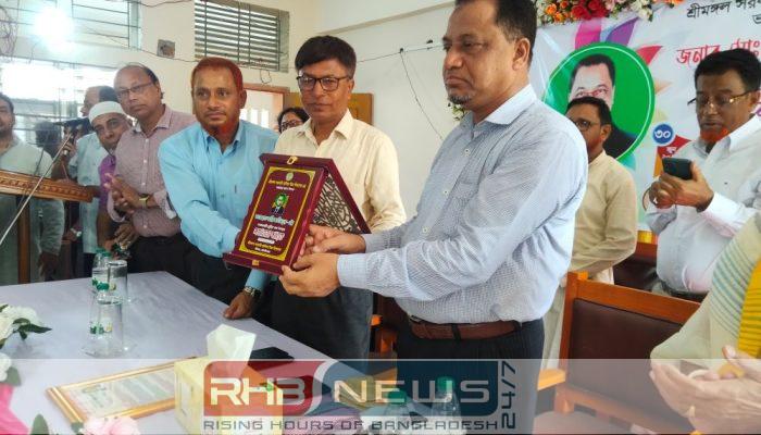 ৩২ বছর শিক্ষকতা শেষে অবসরে..