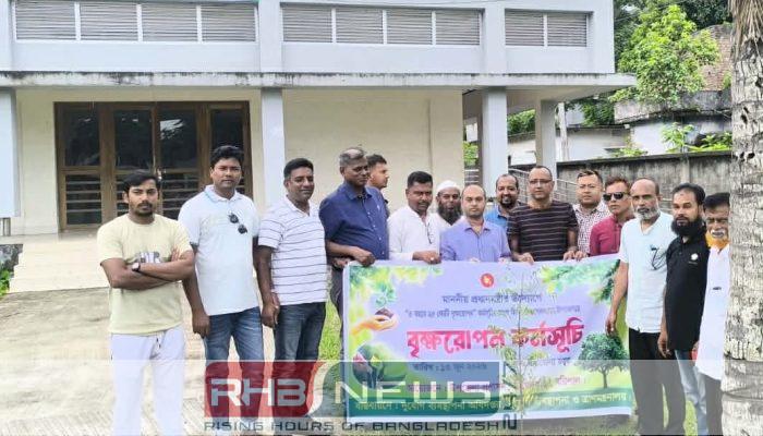 আগৈলঝাড়ায় বৃক্ষরোপন করে প্রধানমন্ত্রী তারেক..