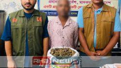 মৌলভীবাজার ডিবি পুলিশের অভিযানে ৩..