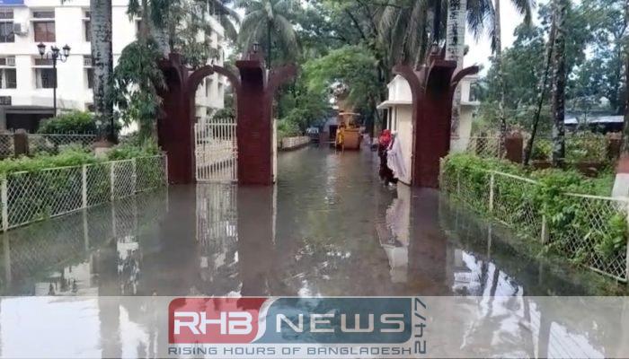 জলাবদ্ধতার কবলে পটুয়াখালী শহর, দ্রুত..
