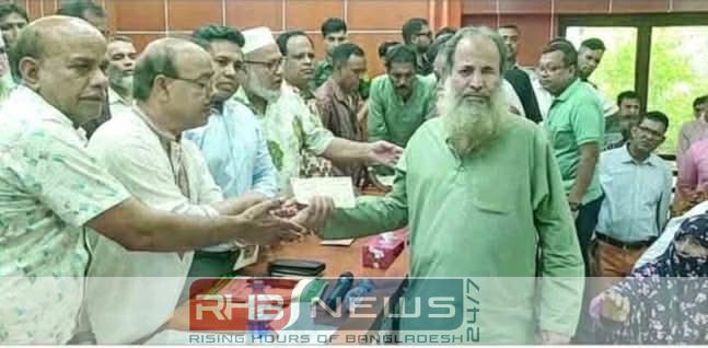 নওগাঁয় অসহায় ও অসুস্থদের মাঝে..
