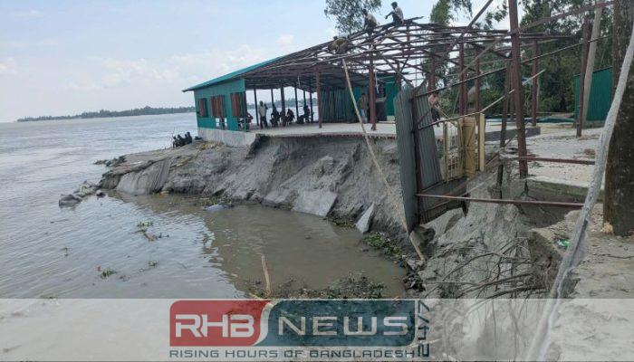 তিস্তার ভয়াবহ ভাঙনে নদীগর্ভে সরকারি..