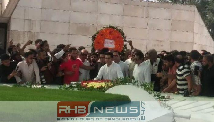 দায়িত্ব নেওয়ার পর জিয়া-খালেদার সমাধিতে..