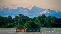 শীতের আগেই কাঞ্চনজঙ্ঘার দেখা, পঞ্চগড়ে..