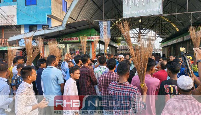দুমকিতে যুবদলের নতুন কমিটি ঘিরে..