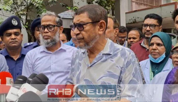 সরকারি হাসপাতালের সামনে নতুন ক্লিনিকের..