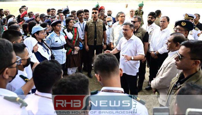 শিক্ষার্থীদের পরিচ্ছন্নতা ও বৃক্ষরোপণে এগিয়ে..