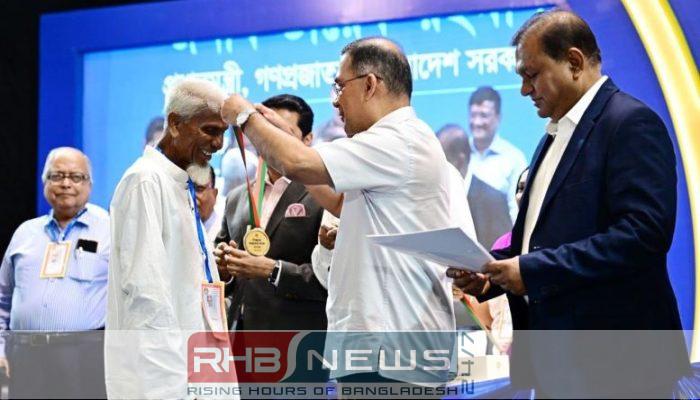 বিশ্ব শিক্ষক দিবসে ১০২ গুণী..