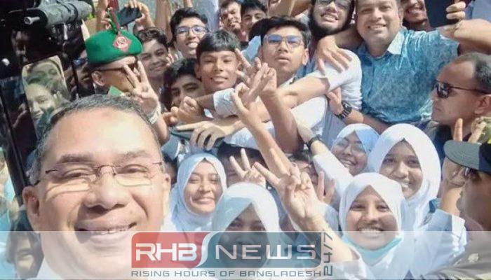 সৈয়দপুর বিজ্ঞান কলেজের শিক্ষার্থীদের সঙ্গে..