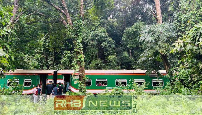 লাউয়াছড়ায় ট্রেনের হুক খুলে বগি..